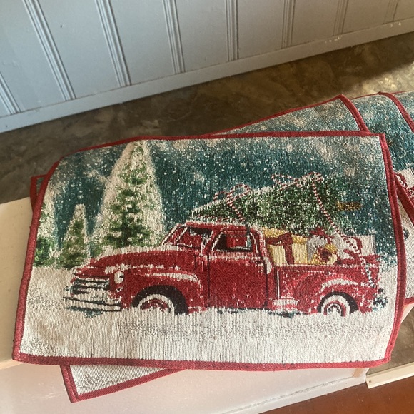 Brand NWT Set of 4- Beautiful Holiday Red Farm Truck Tapestry Placemats 13x18 - Picture 6 of 15